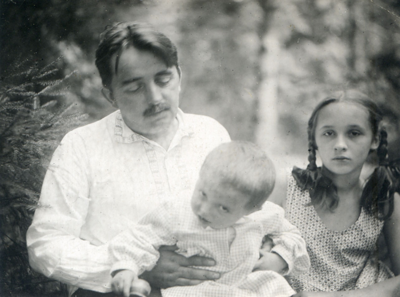 Цибарт Адольф Августович с дочерьми Элей и Светой