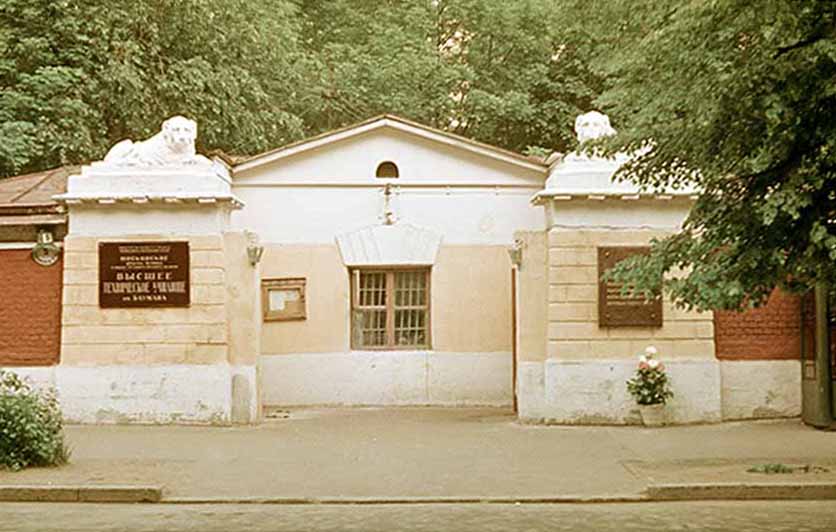 Слободской дворец, пилоны ограды. 1971-1987