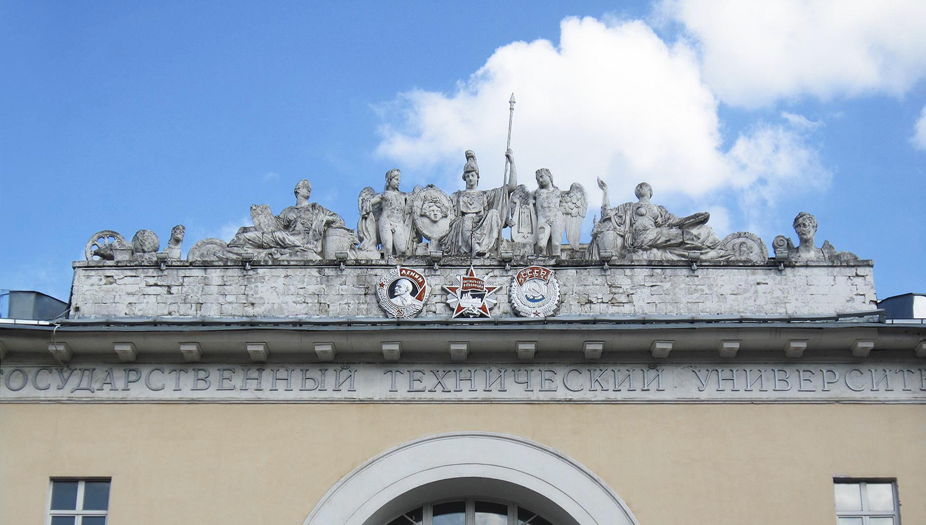 И.П. Витали. Скульптурная группа на фасаде ИМТУ-МГТУ